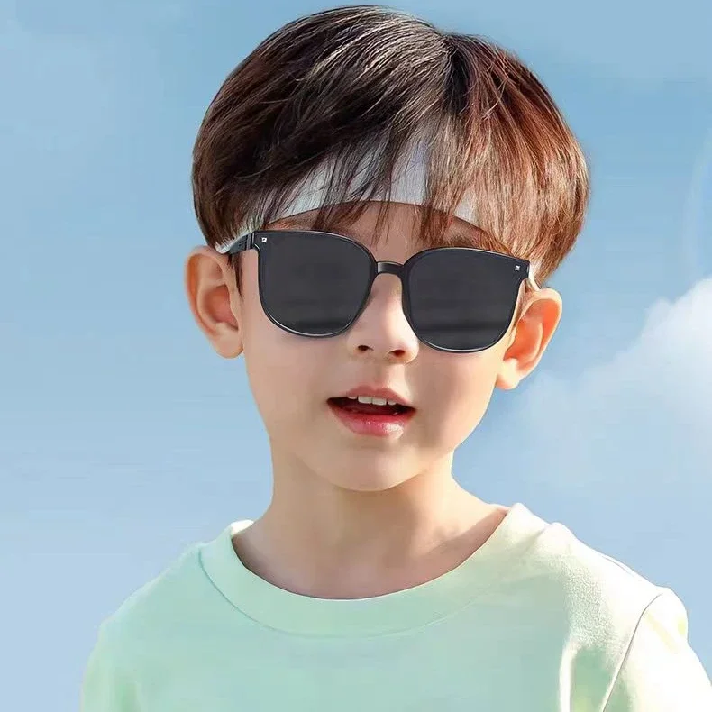 Детски Маркови слънчеви очила дизайн за Слънчеви очила за момчета и момичета Модни Стръмни детски очила Сгъваеми нюанси UV400 Външни защитни очила . ' - ' . 0