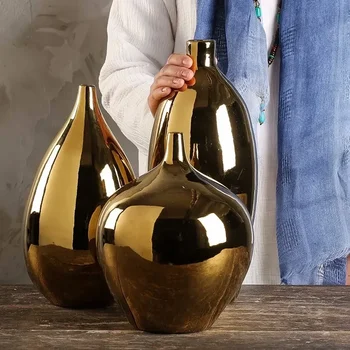 Голяма златна керамична ваза В европейски стил, просто модерна десктоп декорация за всекидневната, цветен режим Dracaena sanderiana